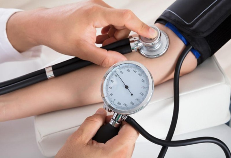 PRIRODNIM PUTEM SNIZITE PRITISAK ZA PET MINUTA: Ruski ljekar tvrdi da vam ne trebaju LIJEKOVI, samo masaža ključne tačke