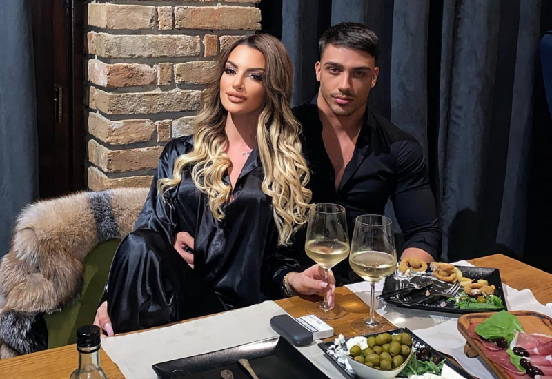 Tara Simov pokazala dečka i doživjela napade