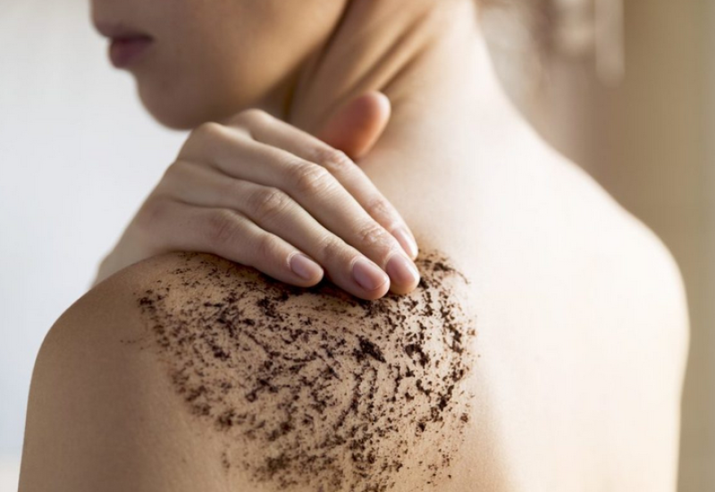 Trebaju vam svega tri sastojka: Napravite sami piling za sjajnu kožu bez celulita