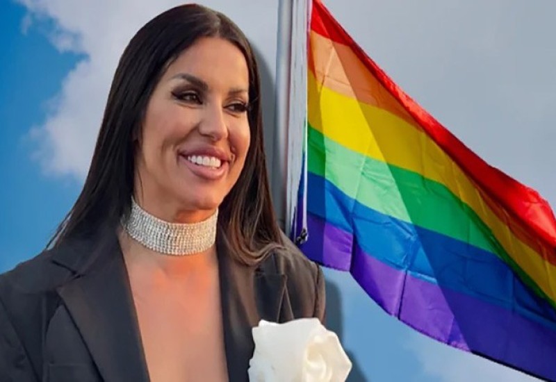 "Crno i zlatno" se ori Tašom! SEKA ODUŠEVLJENA LGBT IZVOĐAČIMA NA PARADI! Pjevačica pomno gleda sve i ne skida osmijeh s lica!