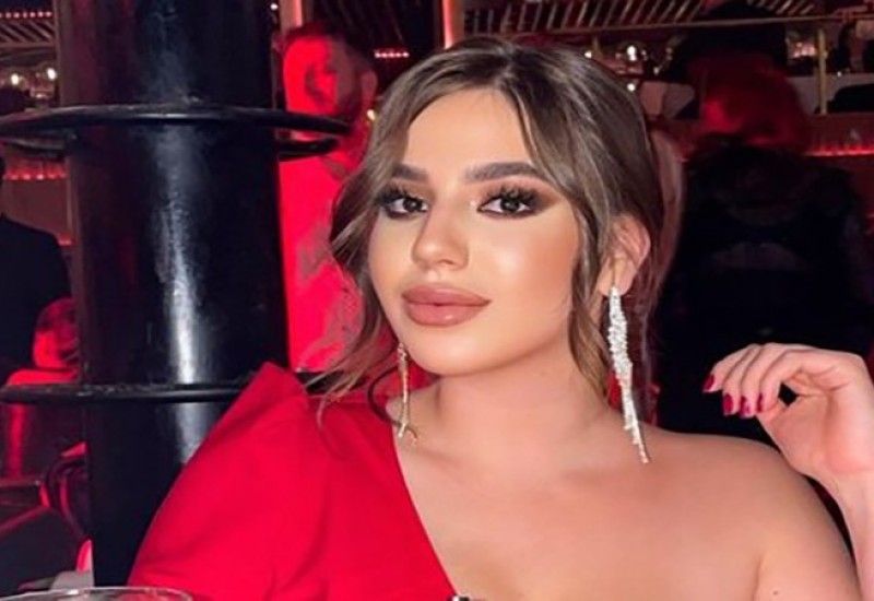 NIKADA DUBLJI DEKOLTE: Ćerka Zdravka Čolića pozirala u izazovnom izdanju