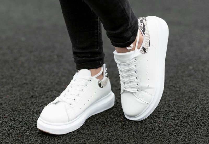 Bijele patike biće kao nove: ‘Sve što vam je potrebno već imate kod kuće’