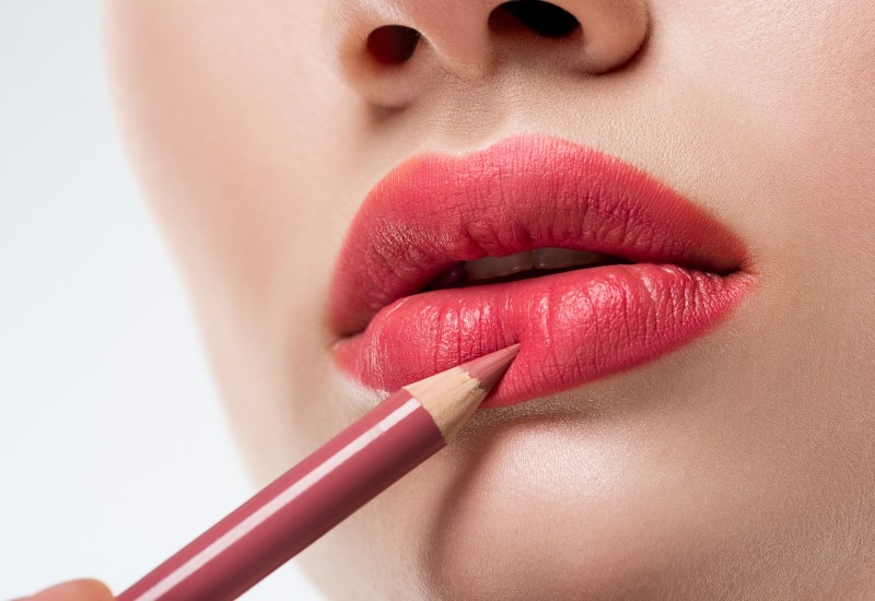 Tri trika s ružem i olovkom za usne koja želimo u svojoj beauty rutini