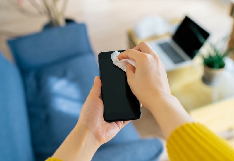 Vaš telefon je leglo bakterija i virusa, ali to možete da spriječite: Evo i kako