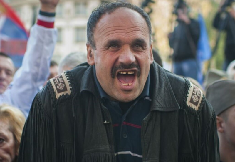 Svira harmoniku u bendu: Zmaj od Šipova prinuđen pronaći dodatni posao (FOTO)