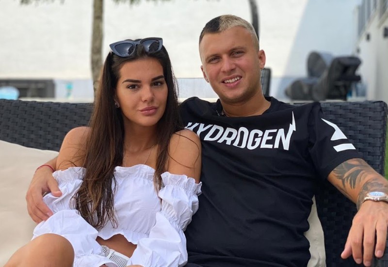 ROTIRAJUĆI GARDEROBER, BAZEN I PUNO ŠOLJICA: Ovo je vila Stefana Karića u kojoj je živio sa Jovanom