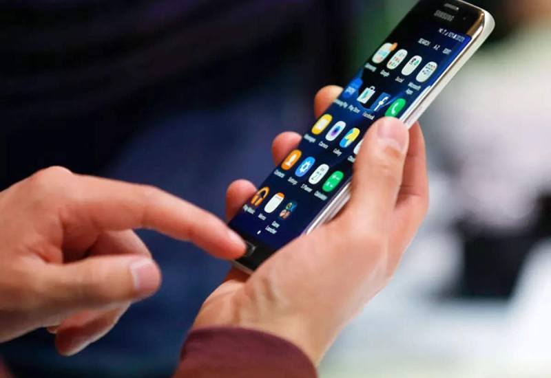 Gledamo li u telefon češće nego u ljude?