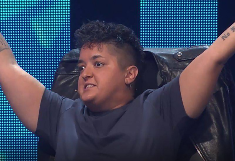 SAŠA POPOVIĆ NAM DAJE HONORARE U DRVIMA: Marija Šerifović nasmijala publiku, evo kako se ostali griju ove zime