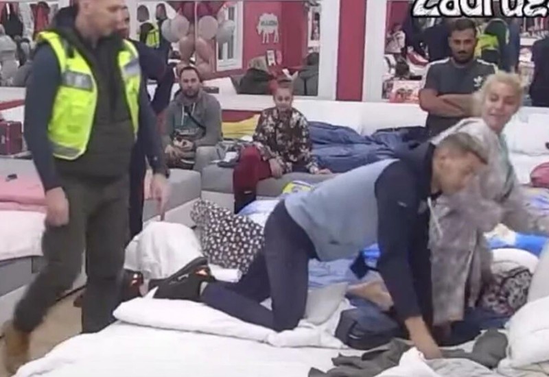 ULETJELO OBEZBJEĐENJE! PLJUŠTALI ŠAMARI! Čeka se odluka Velikog šefa zbog muško-ženske tuče!