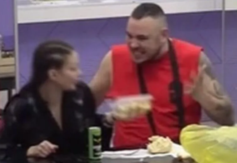 Filip udario Maju pa nastao haos