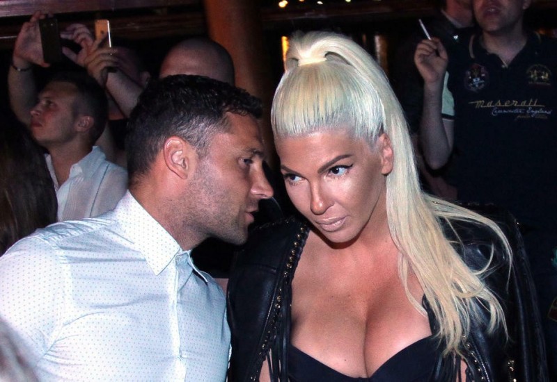 DOSTA JE BILO TUGE ZA KARLEUŠU, DESILA SE LJUBAV: Razvod od Duška nju nije POREMETIO, isplivala je ŠOK ISTINA!