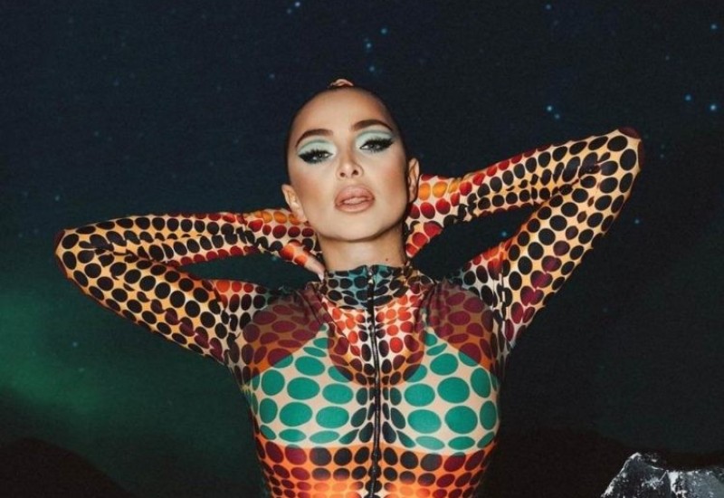 MAYA BEROVIĆ U IZAZOVNOM KOMBINEZONU: Mama doslovno gori