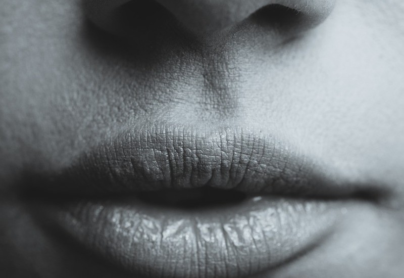 Kako se riješiti ispucalih usana?