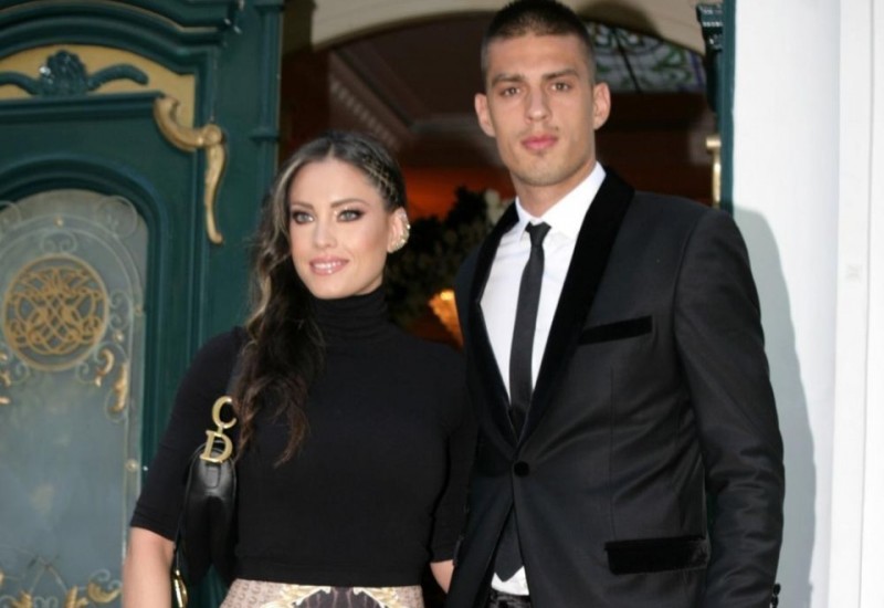 VUJADIN URLAO NA MIRKU VASILJEVIĆ PRED SVIMA?! Fudbaler napravio HAOS na crvenom tepihu - "Beži, bre! Idi sama!"