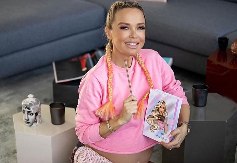 Maja Šuput je žena s nevjerojatno puno talenata, ali katastrofalnog ukusa za odijevanje, a ovo na njoj su najružnije platformače koje sam vidio