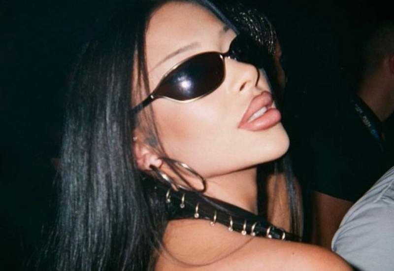 Mini bikini jedva pokrio obline: Elena Kitić mami uzdahe u tropskim krajevima