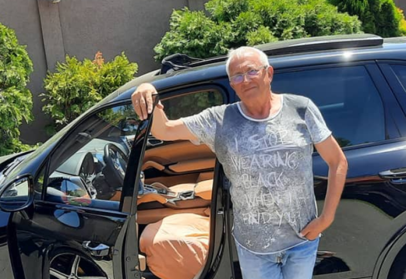 Era Ojdanić galamio na novinarsku ekipu: Svaka moja fotografija košta 5.000 evra