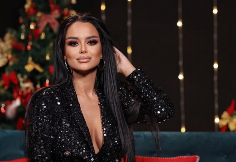 TIJANA EM U ZAVOJIMA POSLIJE OPERACIJE: Pjevačica ugladila silikone, pa se odmah pohvalila: Evo kako izgleda nakon intervencije