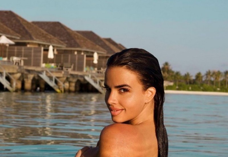 U mikro bikiniju s tangama pokazala je sve svoje čari!