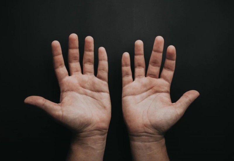 Sujevjerje da ili ne : Šta zaista znači kada vas svrbi desni ili lijevi dlan