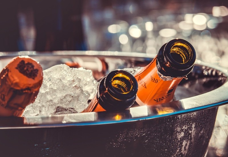 Trik uz kojeg ćete vino ohladiti za tri minute