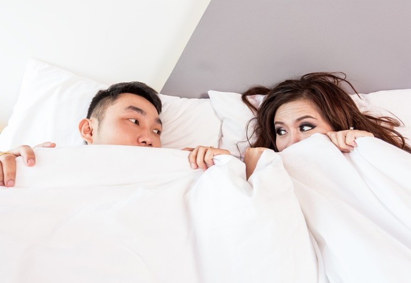 Potrebno je malo mašte: Zbog ovih greški u krevetu žene daju “crveni karton”