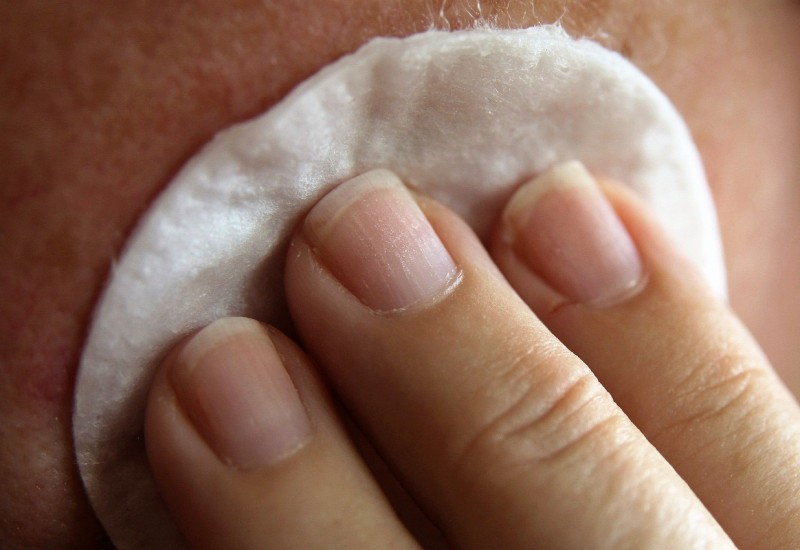 ZABORAVITE NA BOTOKS, OVO JE NJEGOVA PRIRODNA ZAMJENA: Ovo ulje BRIŠE BORE sa lica