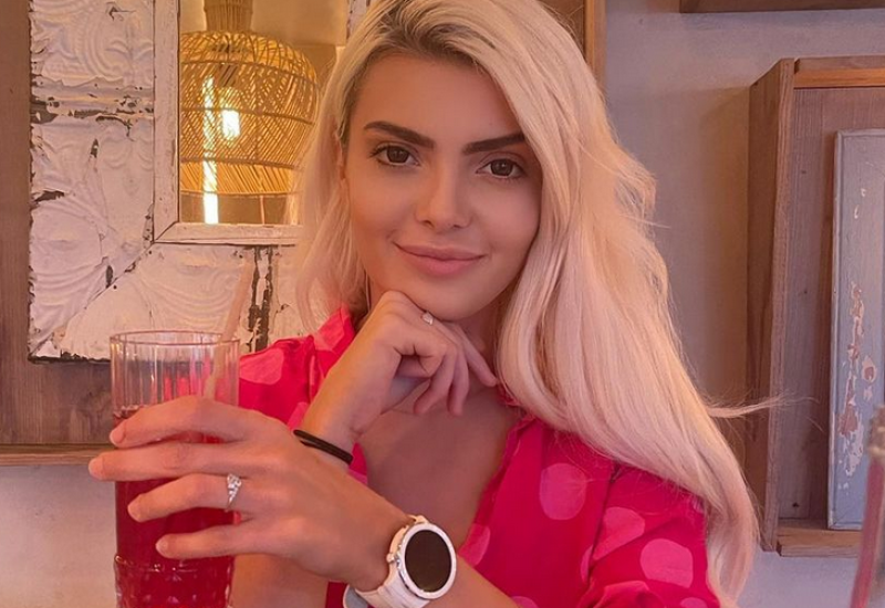 NIŠTA NIJE OSTAVILA MAŠTI NA VOLJU: Ella Dvornik pokazala silikonske grudi