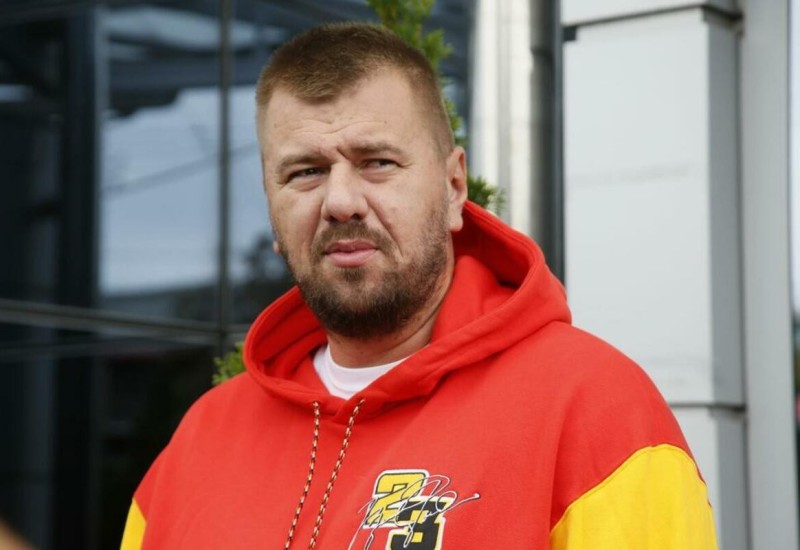 INFUZIJA I KUTIJE LIJEKOVA: Janjuševo zdravstveno stanje alarmantno