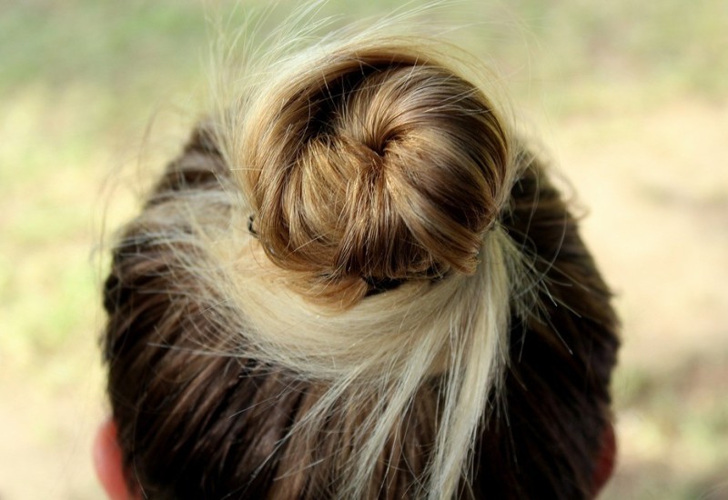 Neće vam oduzeti mnogo vremena: Jednostavni trikovi za stilizaciju punđe