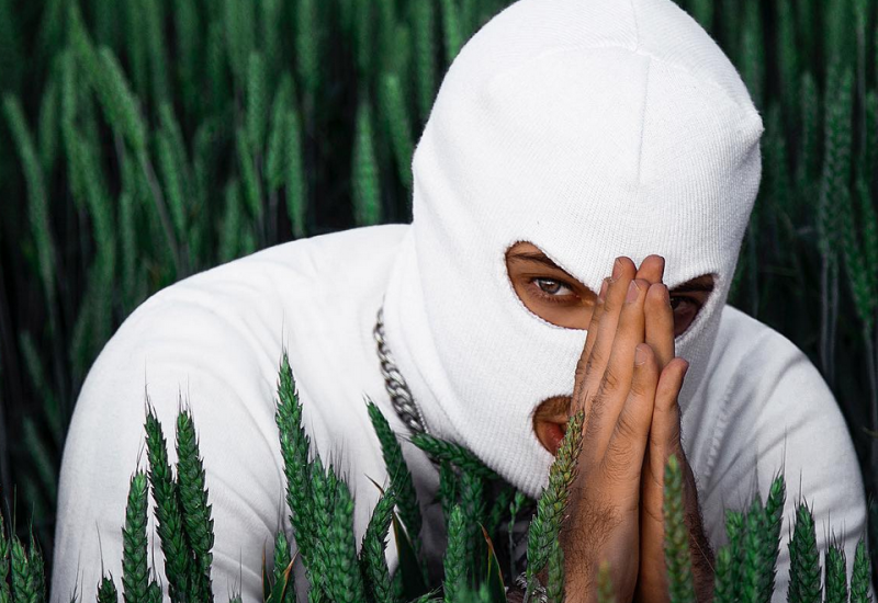 NAKON OPTUŽBI DA JE GEJ: Devito pokazao kako izgleda bez maske