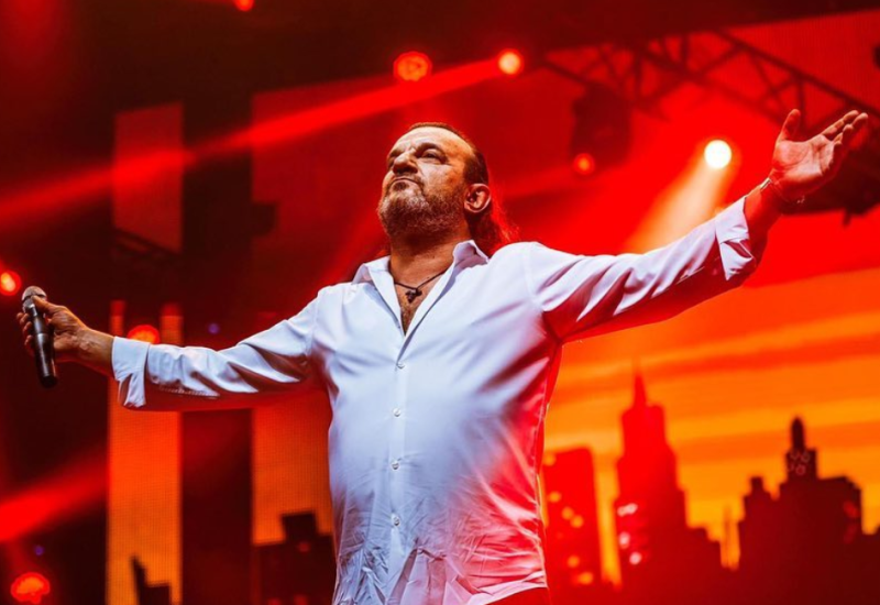 GOLOTINJA U LUKASOVOM FILMU! Ovako izgleda pjevač u krevetu sa obnaženim ženama! (FOTO 18+)