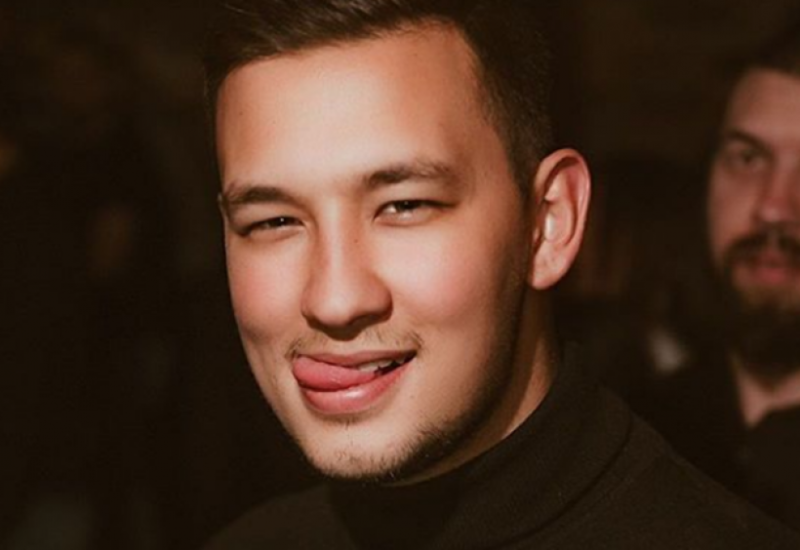 PROZIVALI GA ZA KILOGRAME, A SADA JE U TOP FORMI! Pjevač drastično smršao, a evo da li djevojke više vole STOMAČIĆ kod momaka!