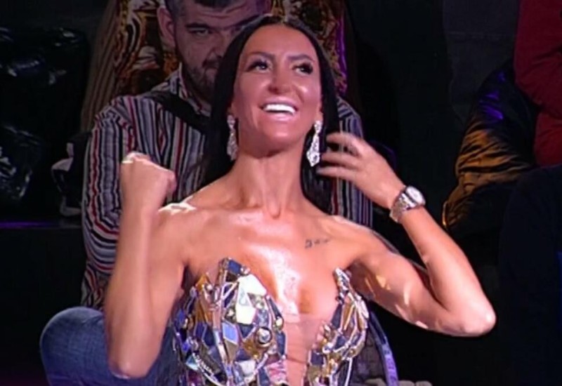 Svi komentarišu koliko podseća na Maju, a stajling je posebna priča