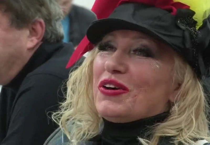 U jednoj ruci MIKROFON u drugoj FLAŠA! Nada Topčagić ZAPALILA MREŽE - Napravila atmosferu ZA PAMĆENJE!