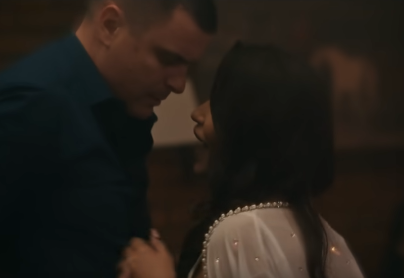 ZBOG PJESME “NIČIJA” SE REŽU VENE: Aleksandra Mladenović završila u zagrljaju Vuka Kostića