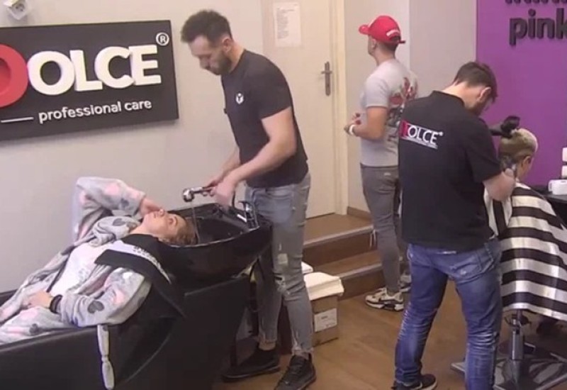 Matora se prepustila lukavim rukama PROFESIONALACA - ne može da sakrije sreću!