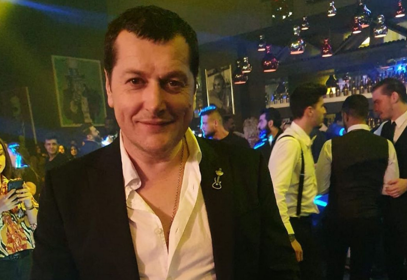 Kako si ovo mogao da uradiš mami? Pejovića napala kćerka kada je vidjela drugu ženu u njegovom krilu, pjevač ispričao hit scenu!