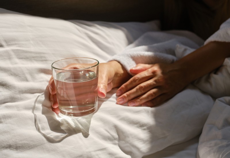 Ispijanje vode i bolji san: Da li hidratacija utiče na kvalitet spavanja?