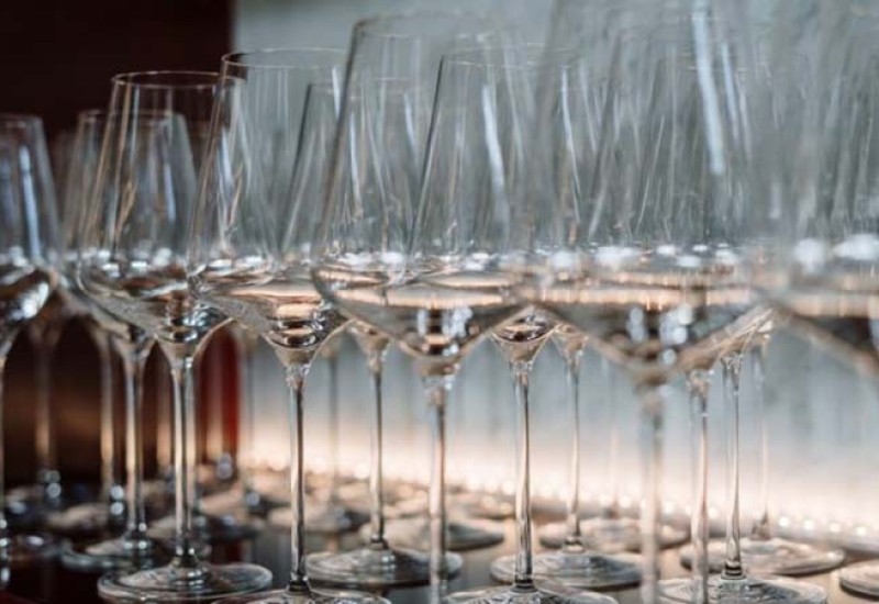 Čaše vam nikada nisu potpuno čiste? Uz ovaj super trik vratićete im stari sjaj