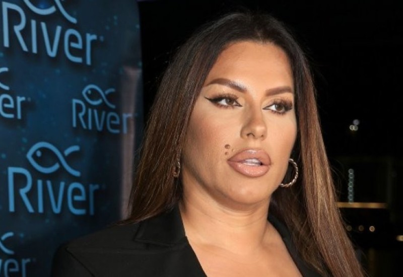 Kao u dobra stara vremena: Seka Aleksić zamiješala kukovima u pripijenoj haljini