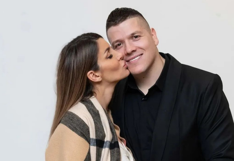 SITNO BROJI DO POROĐAJA! Evo kako Slobina supruga izgleda u poodmakloj trudnoći