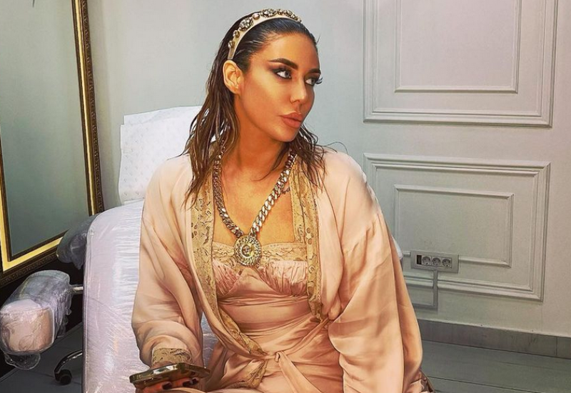 PRVO TV POJAVLJIVANJE ANE NIKOLIĆ! Da, ovo je stvarno ona: Ljudi ne prestaju da komentarišu njen izgled, ali i PONAŠANJE NA SCENI